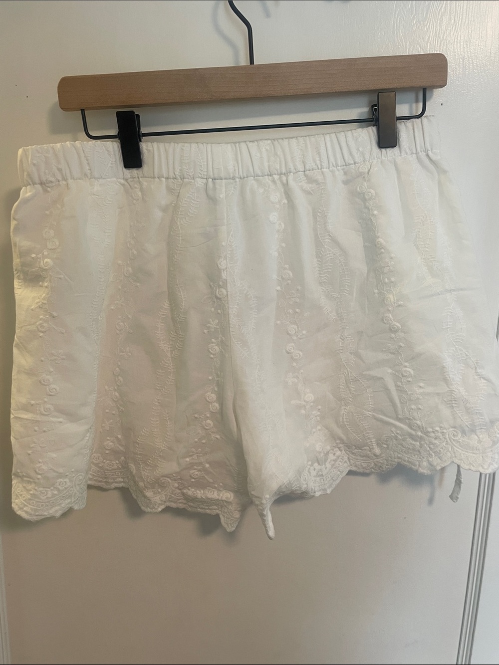 NWT Cider White Embroidered Women's Shorts - Picture 6 of 6